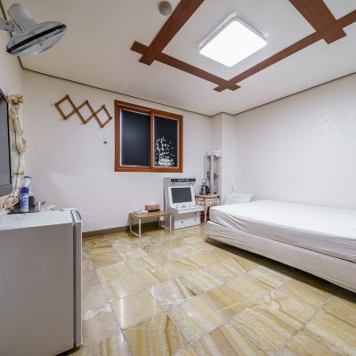 패밀리 라지 룸 302 (욕실) 울산 발렌타인온천펜션 쿠폰