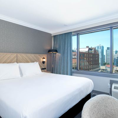 Standard Room, 1 King Bed (North Tower)