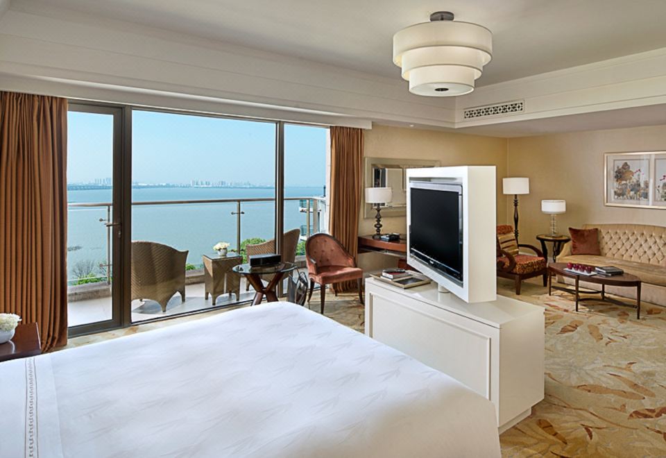 Fairmont Yangcheng Lake KunshanFairmont Premier Lake-View Junior Suite