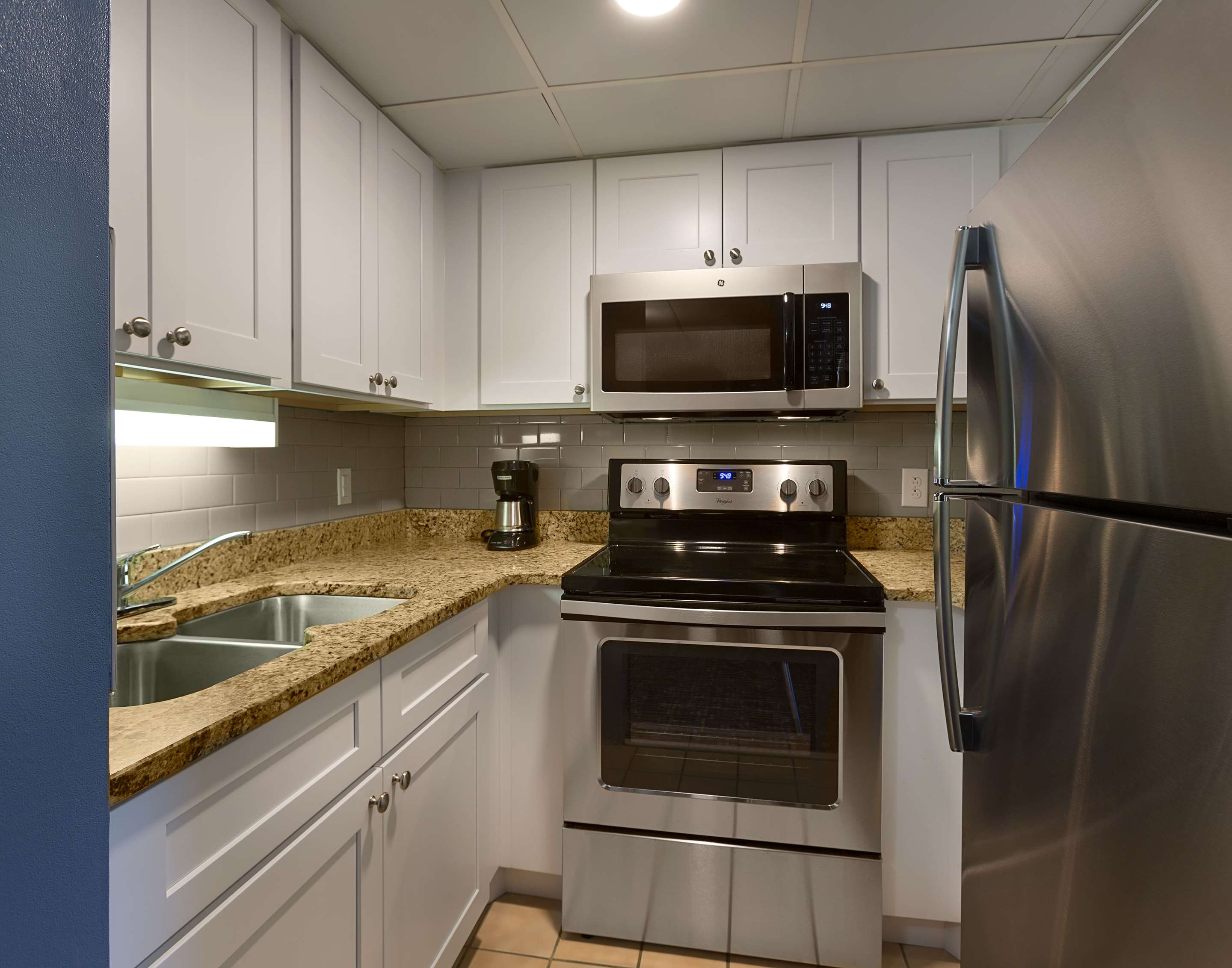 无障碍套房，大床，行动无障碍，淋浴，大床梳化床，部分海景，带全套厨房，无烟