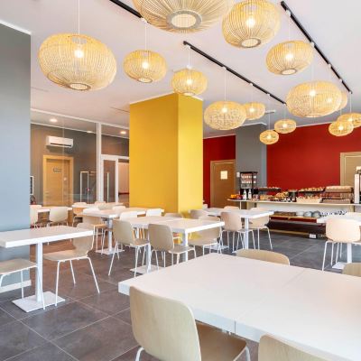 高級雙人或雙床房-非吸菸 B&B羅馬菲烏米奇諾機場博覽會飯店2優惠