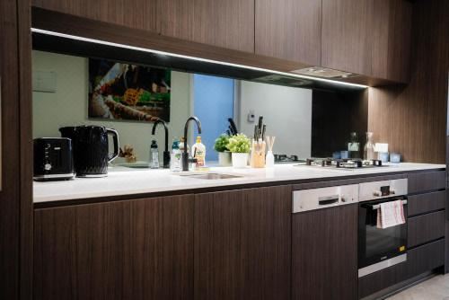 带阳台的两卧室公寓