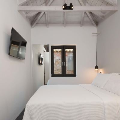 Deluxe Townhome, 1 Queen Bed With Sofa Bed, Non Smoking (Three (3)) Calme Suites Mani Promo Code