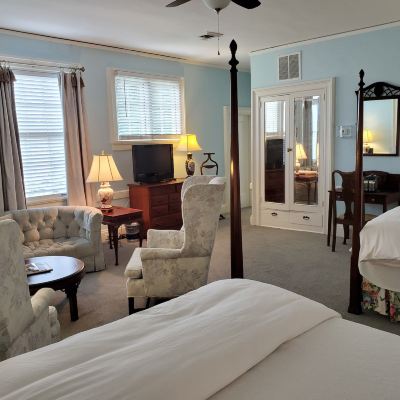 Room, Private Bathroom (Euclid) Morehead Inn Promo Code