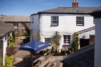 The Tree Inn Hotel di 