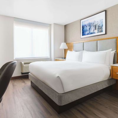 Mobility Accessible Queen Room with Shower DoubleTree by Hilton - Chelsea Promo Code