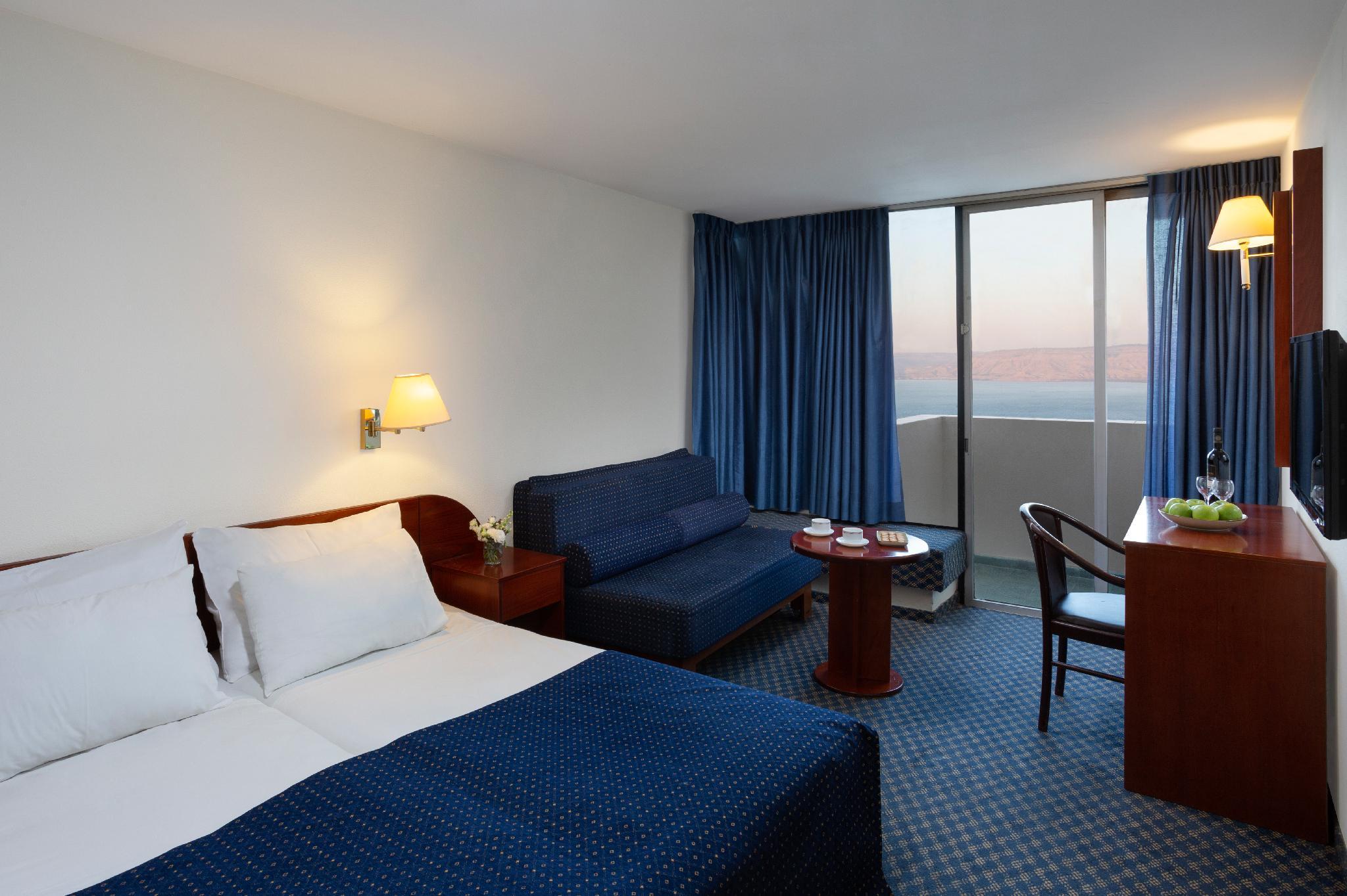 经典双人房带阳台和湖景