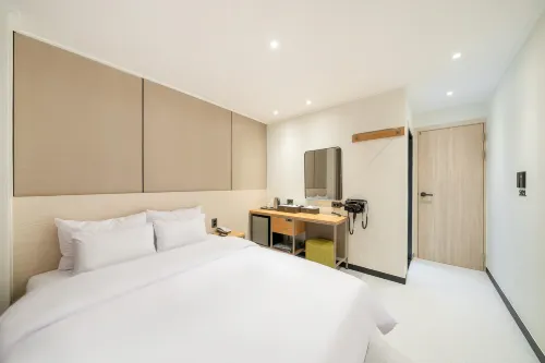 E.BON HOTEL