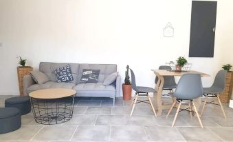 Apartment with One Bedroom in Sainte-geneviève-lès-Gasny, with Enclosed Garden and Wifi