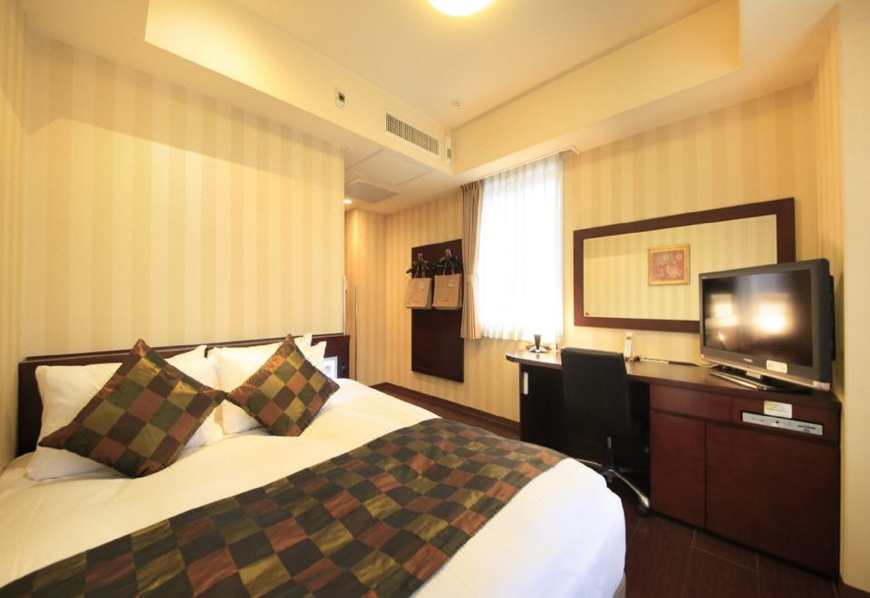 Hotel Coco Grand KitasenjuStandard Double Room, Smoking ([Corner Room]160 Cm Wide Bed♪ 18 Square Meters)