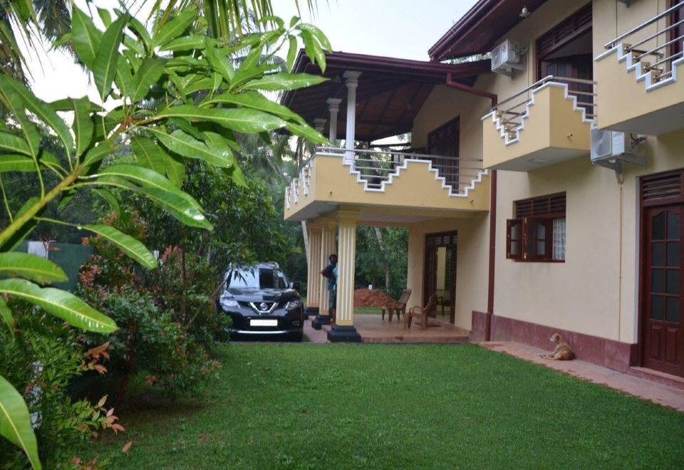 Hotel Villa Vinses in Hikkaduwa, Exterior, Garden