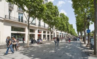 Champs Elysées - Lincoln Appartements