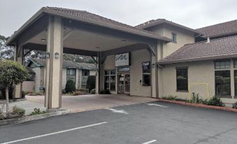 The Miramar Inn & Suites