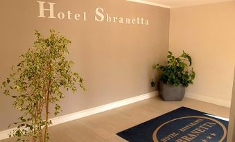 Hotel Ristorante Sbranetta - Housity