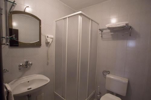 双人间（2位成人+1位小童）