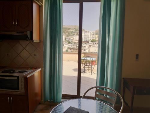 带露台一室公寓