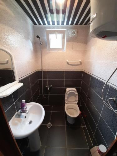 带浴室的双床房