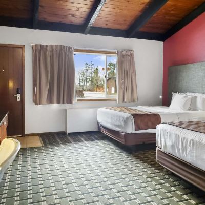 2 Deluxe Queens Americas Best Value Inn Hinckley Promo Code