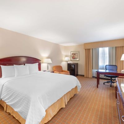 1張特大床， 無煙， 高速互聯網接入， 42英寸液晶電視， 冰箱 貝斯特韋斯特優質西科維納酒店優惠