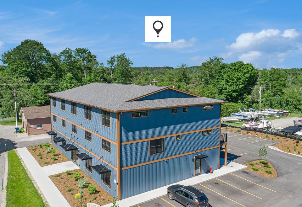 Luxury Condos With Concierge And Games-Gorgeous Retreat