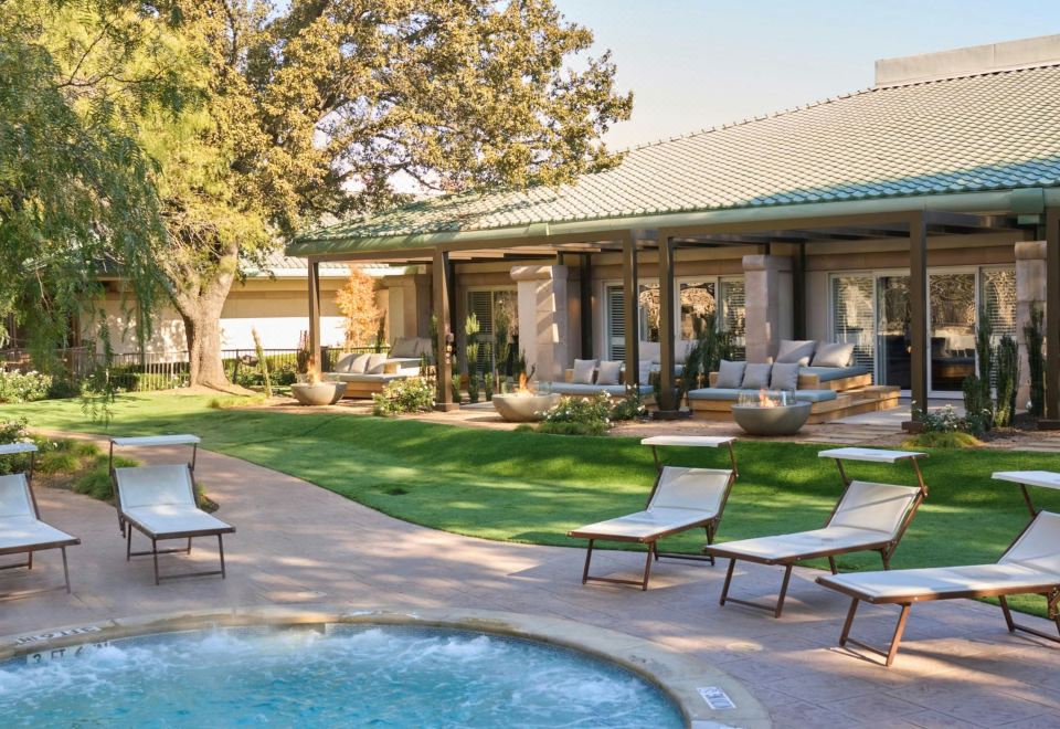 泳池畔别墅， 别墅， 1张特大床， 泳池畔别墅景观， 庭院