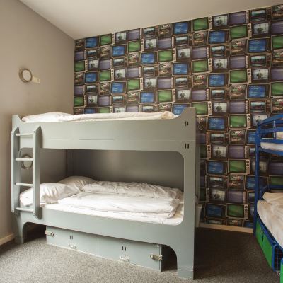 Double Bed In A 16-Bed Dorm (1 Bed, 2 Guests) 飛天豬市中心旅舍優惠