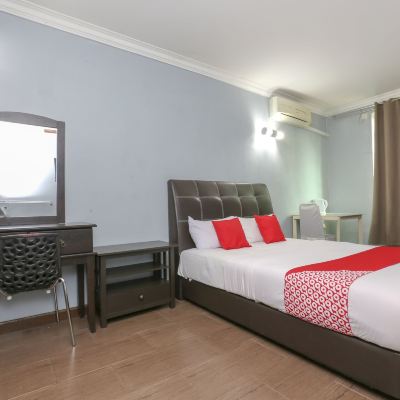 Deluxe Double Room OYO 90145 d'Sofwa Inn Promo Code