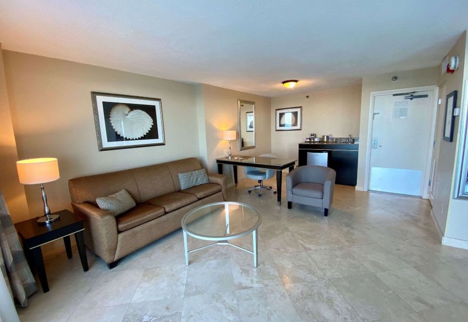 Radisson Suite Hotel OceanfrontOceanfront Studio King Suite