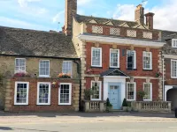 The Highworth Hotel โรงแรมใน