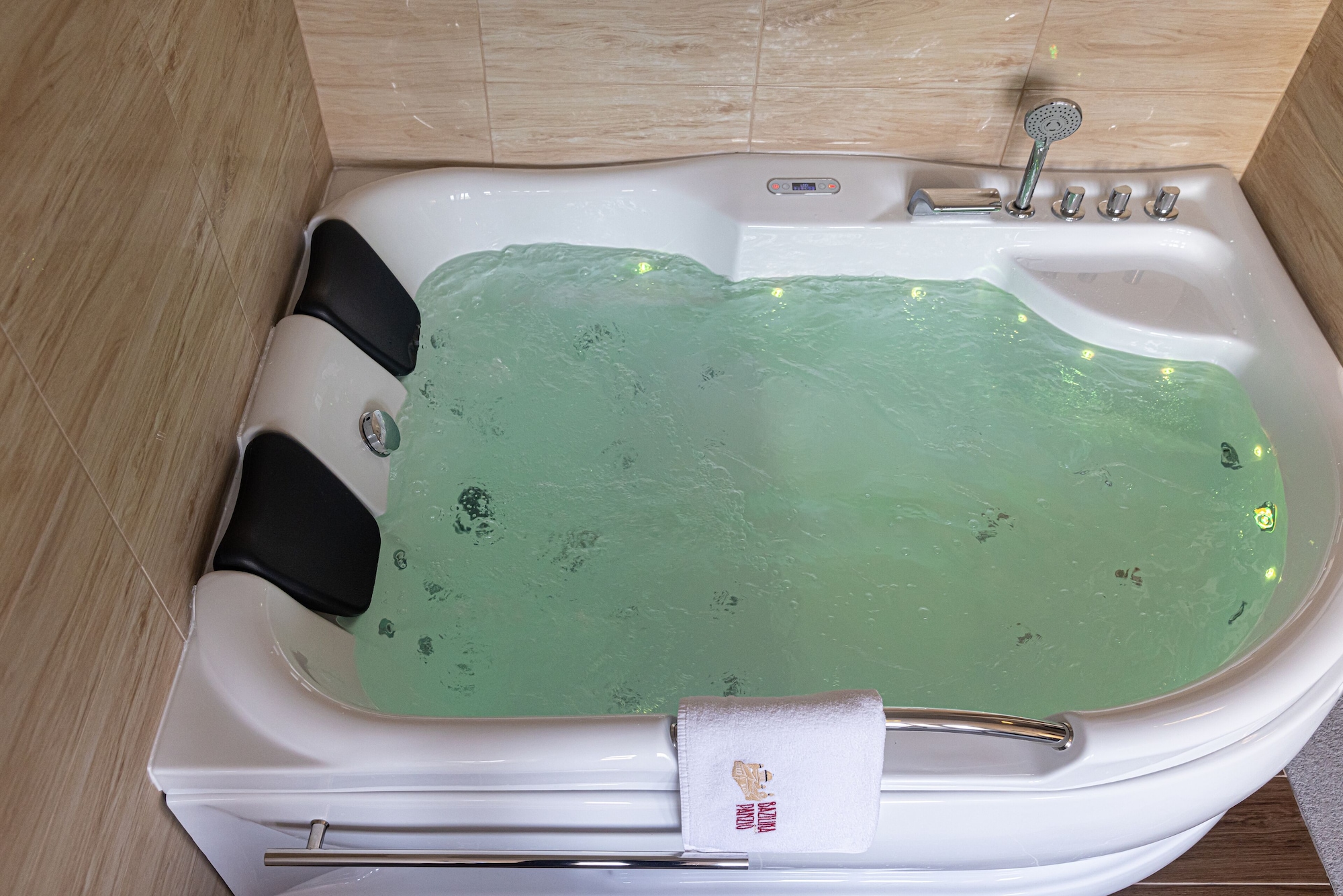 设计套房，1卧室，浴缸，城市景观