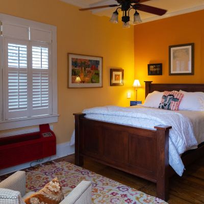 Romantic Room, 1 Queen Bed, Bathtub, Courtyard Area Blue60 Marigny Inn Promo Code