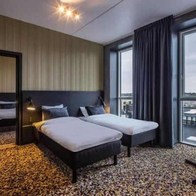 Connecting Family Room Peak 12 Hotel Promo Code