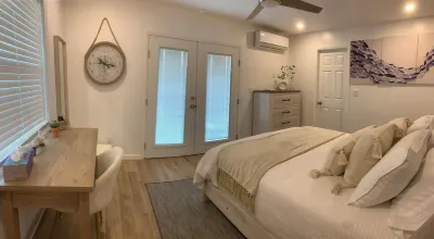 Relax in a beautifully renovated beach villa on a legendary beach!  호텔