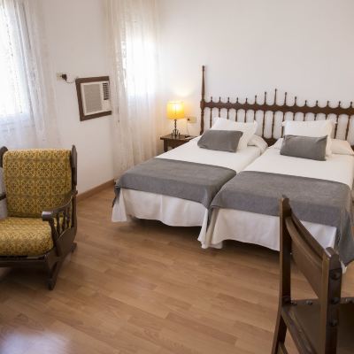 Triple Room Hotel Segle XX Promo Code