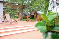 Rifugio DiVino Dormire in Una Botte - Wine Barrel Stay Near Rome Отели в г. 