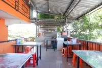 RedDoorz at Oxy Residence Manado Hotels in Mandolang