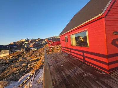 Café de Upernavik Hotels in 