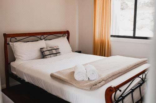 Humbug Bunk House & Hot Tub! Three-Bedroom House