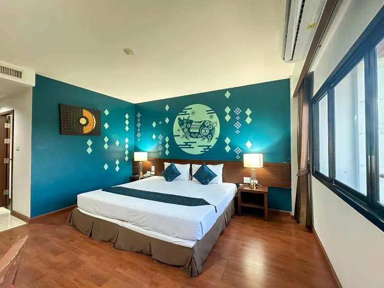 ห้องดีลักซ์ เตียงใหญ่ 1 เตียง