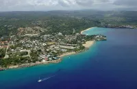 Well-located condo 3-minute walk to the beach 202