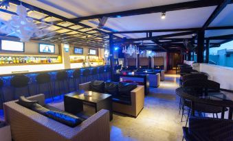 L Square Hotel - Housity