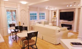 The Cottage Bed & Breakfast - Housity