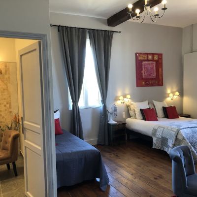 Premium Triple Room, Multiple Beds, Private Bathroom (Petit Pont)