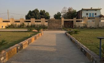 Hotel Ratan Royal Inn - Housity