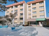 Gostinitsa Akademicheskaya Hotel のホテル