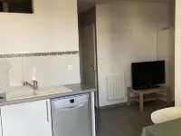 Superbe Appartement Centre Ville Avec vue sur la Mer. Lit et Chaise Haute Bébé فنادق في سيت
