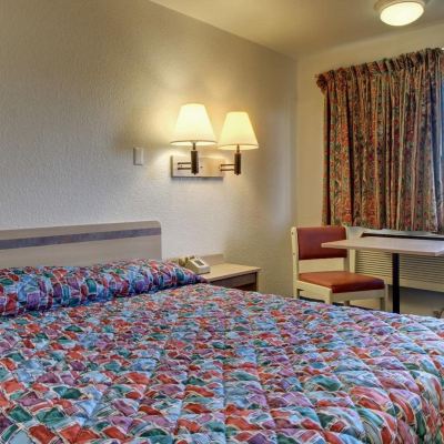 Queen Room with Roll-in Shower-ADA Motel 6-Owensboro, KY Promo Code