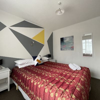One-Bedroom Suite Alpine View Motel Promo Code