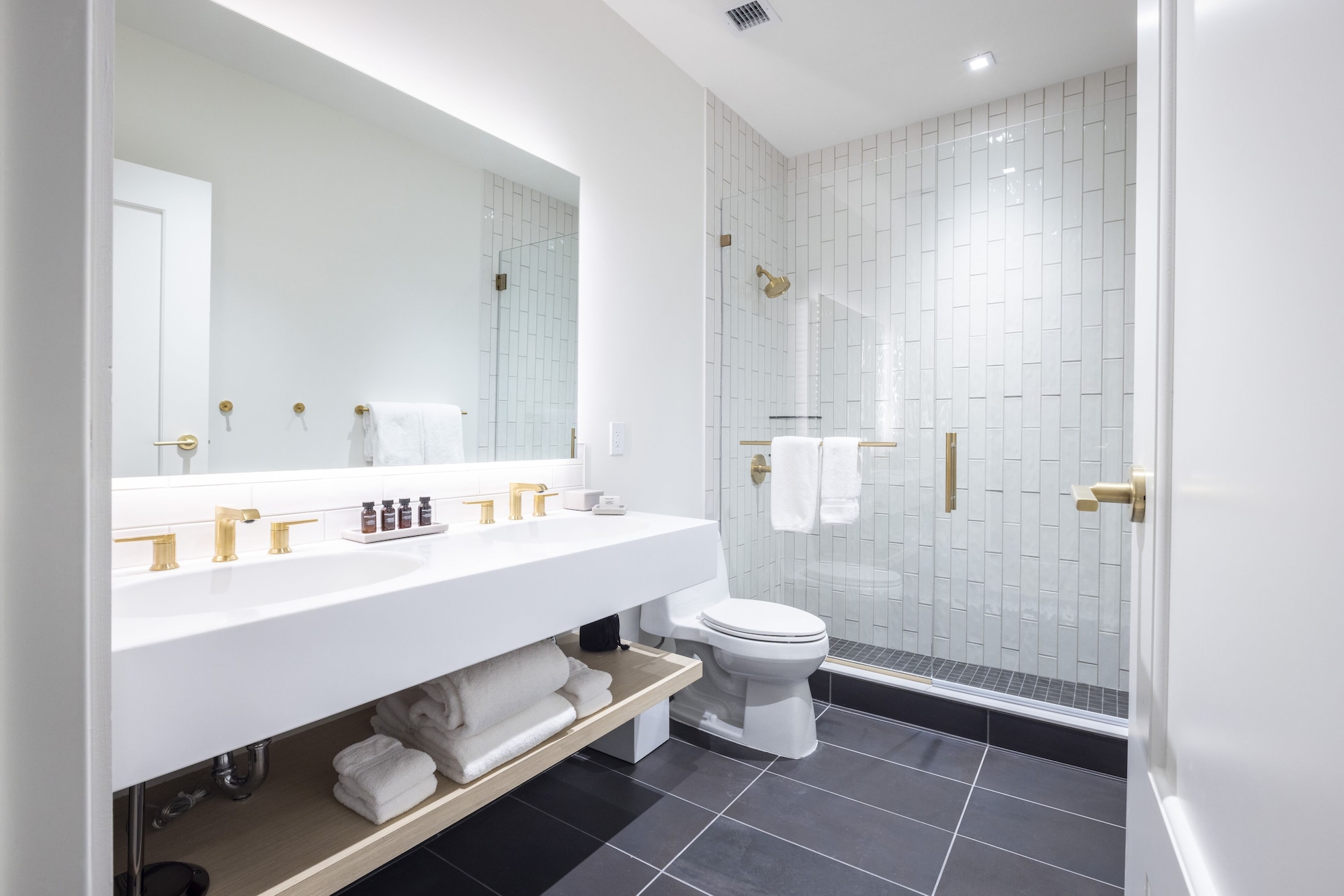 豪华套房， 2 间卧室， 厨房