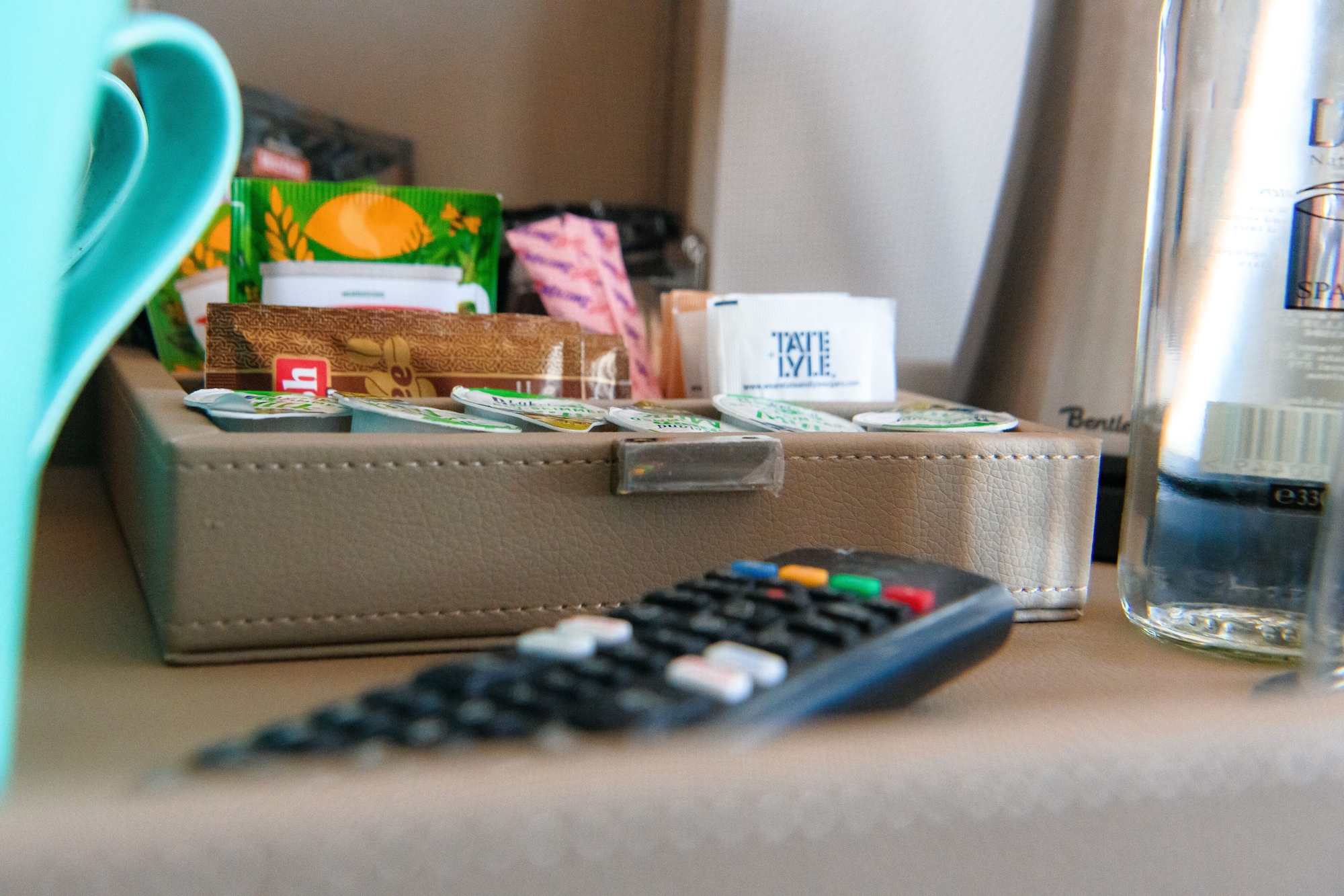 经典双人间或双床间， 1张特大床， 城市景观